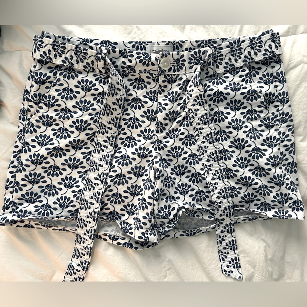 Classic Mid-Rise Liz Claiborne Summer Shorts